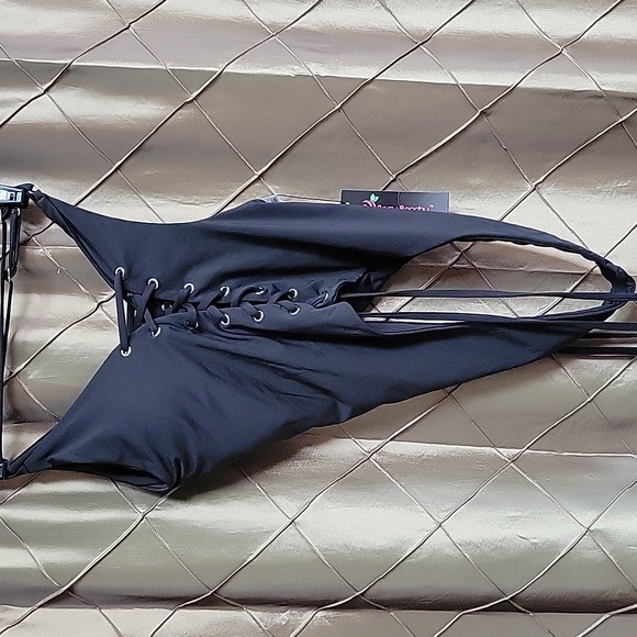 NWT- Berry Beachy ‘Adele’ Lace Up Side Thong One Piece - Picture 5 of 8